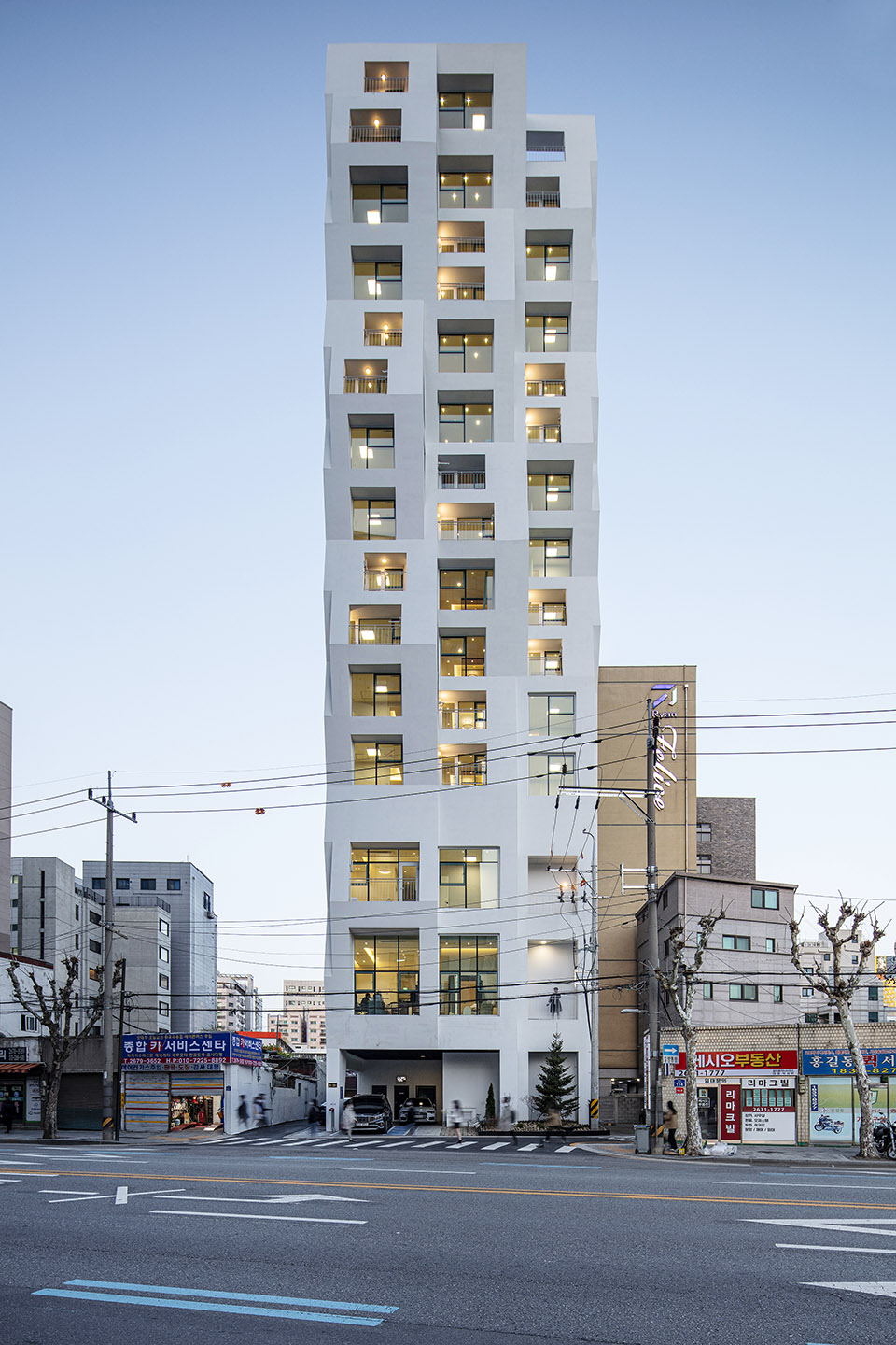Ratio Building Tri Poly by Maaps Architects Cooperation