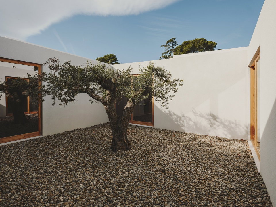 Alzheimers Day Center by GCA Architects