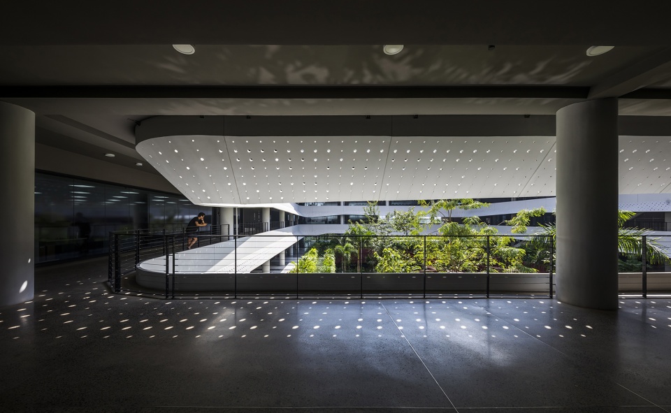concrete waves by g8a architecture