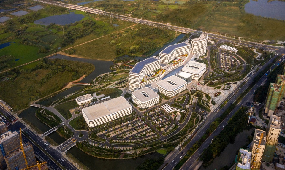 Huzhou Central Hospital by Perkins Will