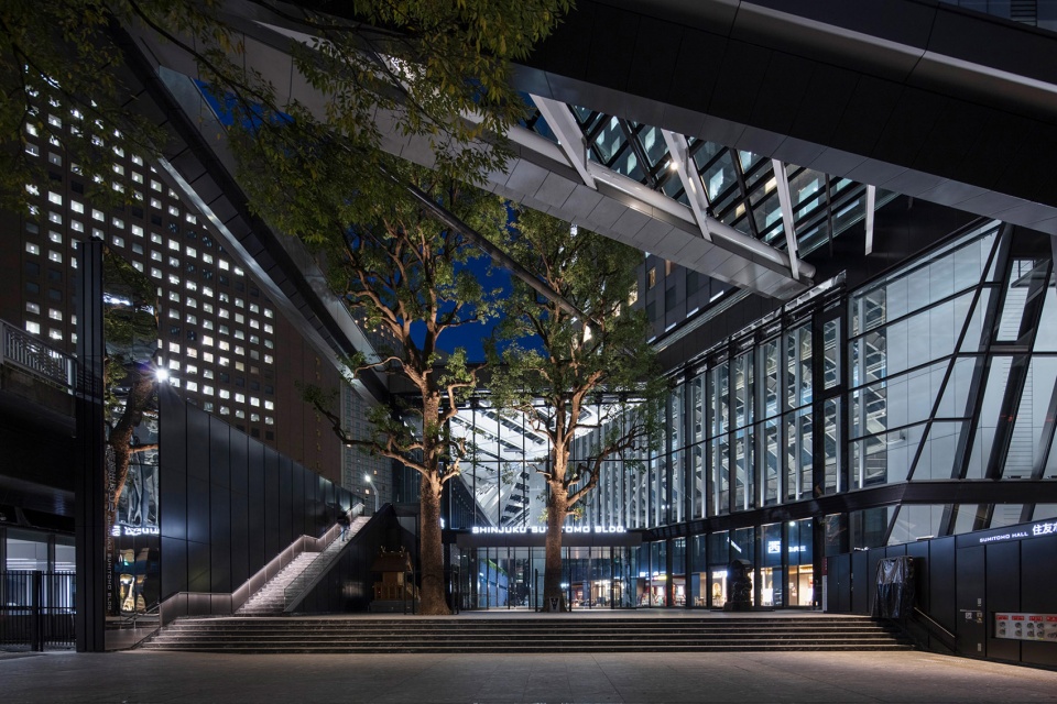 shinjuku sumitomo building by nikken sekkei ltd