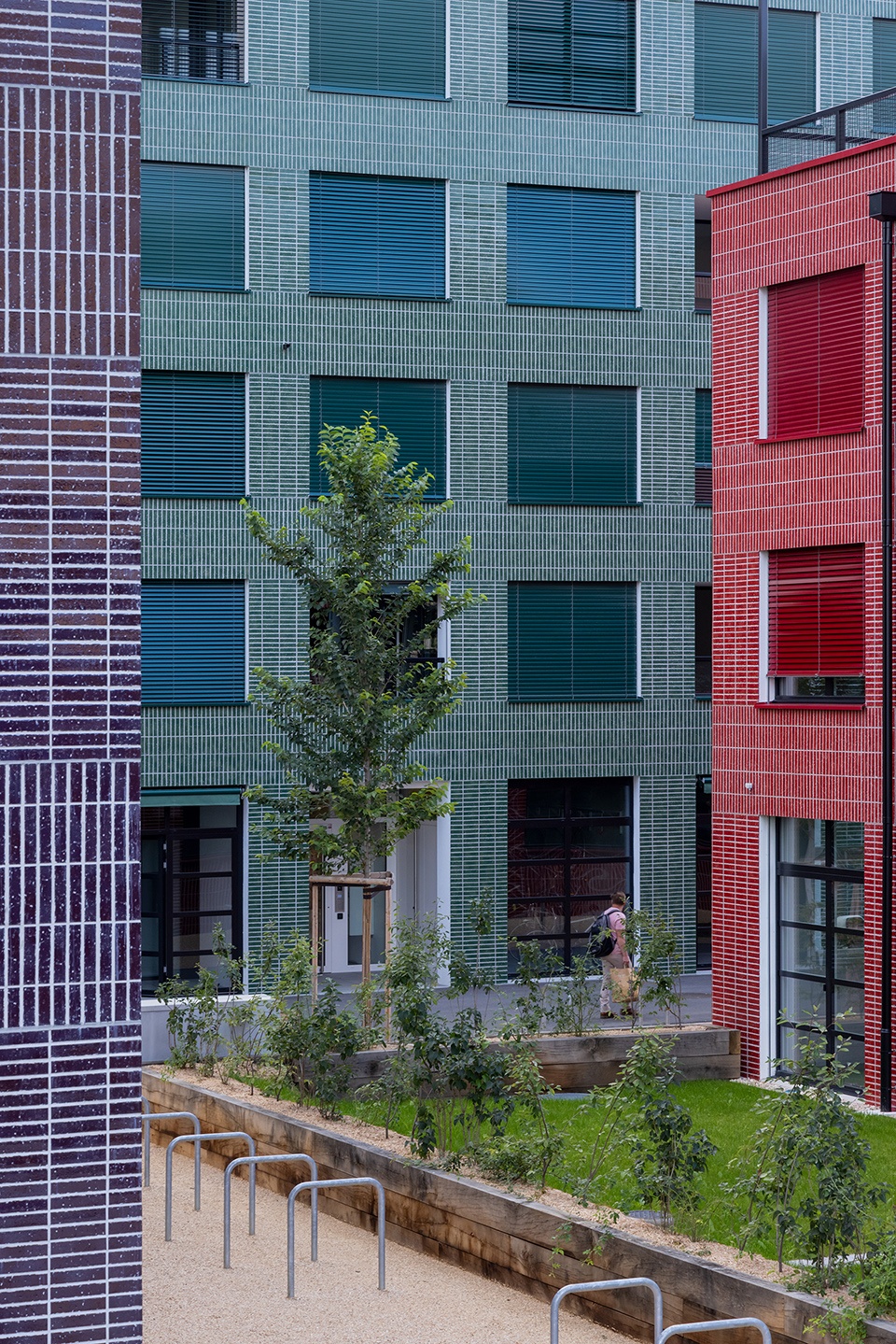 aux entrepots by hhf architects