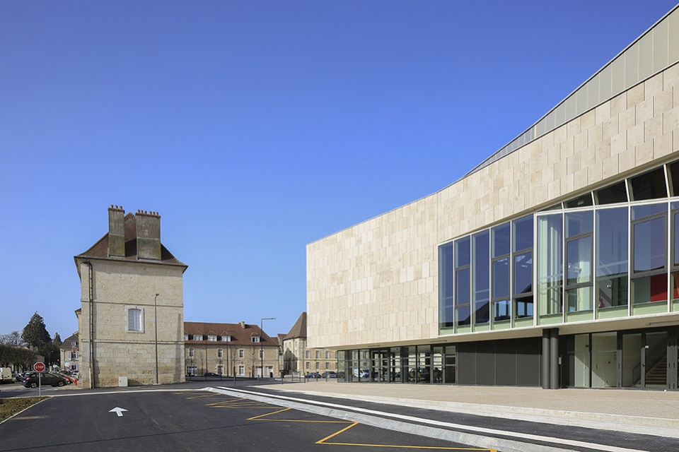 espace pierre tallagrand by tna architectes