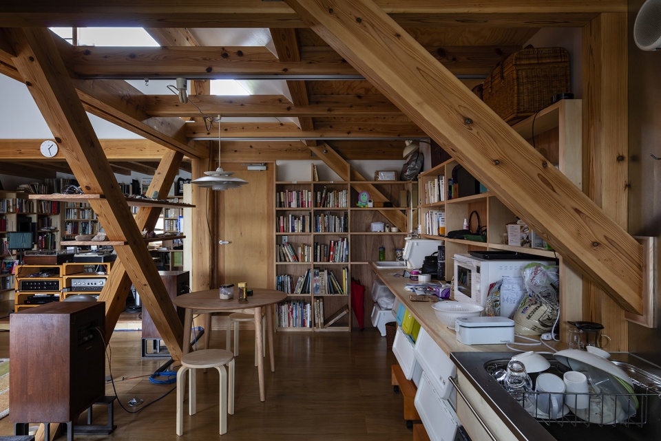 stilt house by ft architects