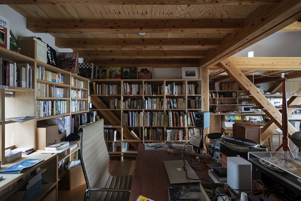 stilt house by ft architects