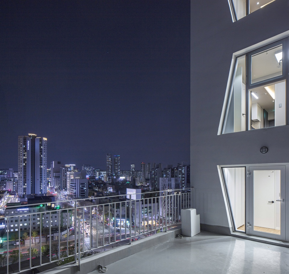 Ratio Building Tri Poly by Maaps Architects Cooperation