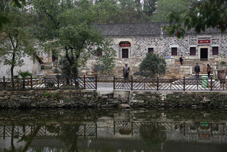 张培刚故居乡村礼堂与铜像纪念广场湖北华中科技大学谭刚毅教授工作室