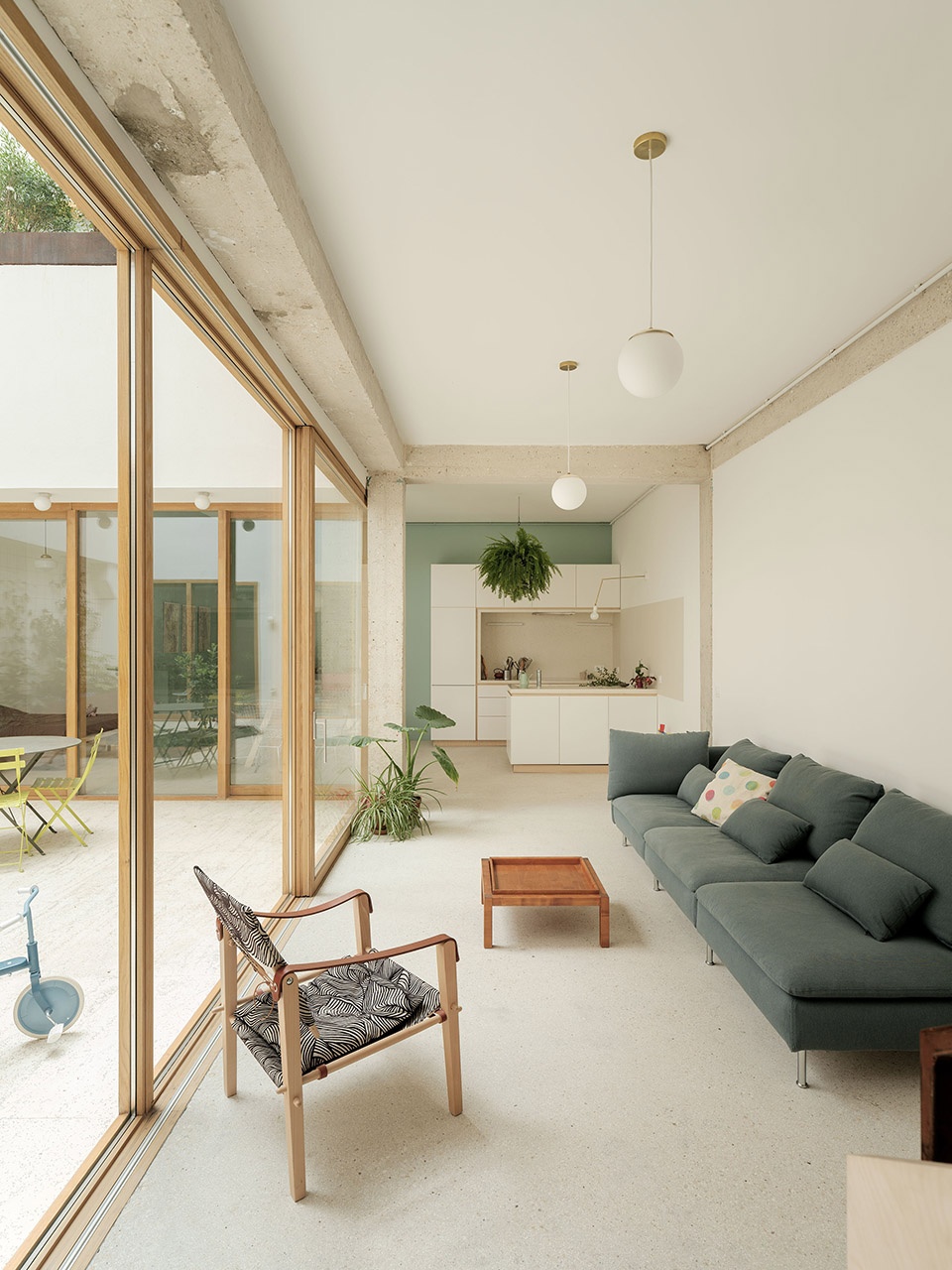 housing and ateliers in rue polonceau paris by yua studio darchitecture