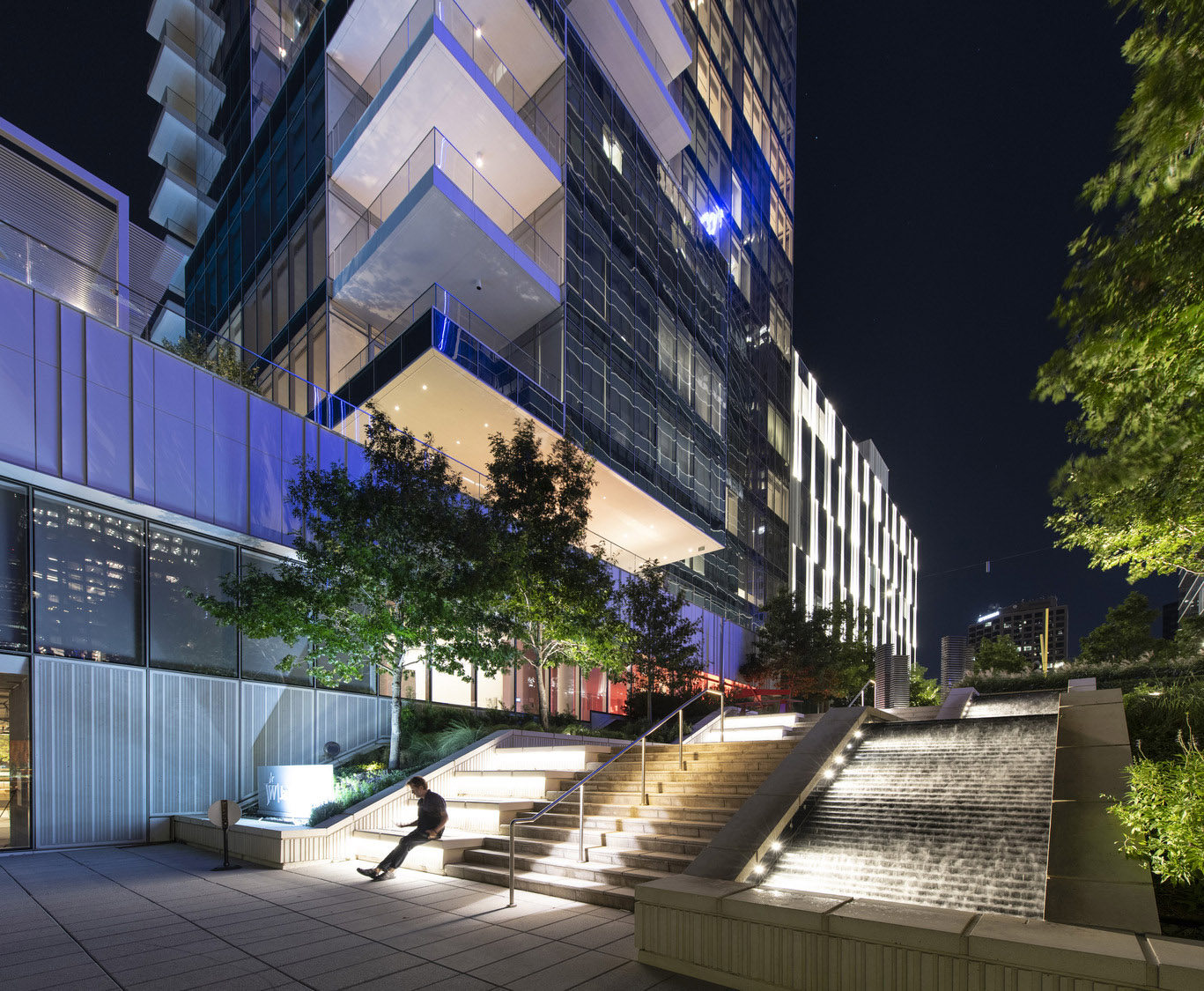 Hall Arts Hotel and Residences by HKS - 谷德设计网