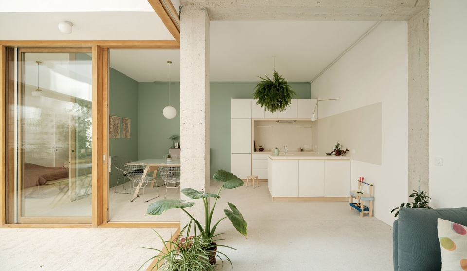 housing and ateliers in rue polonceau paris by yua studio darchitecture