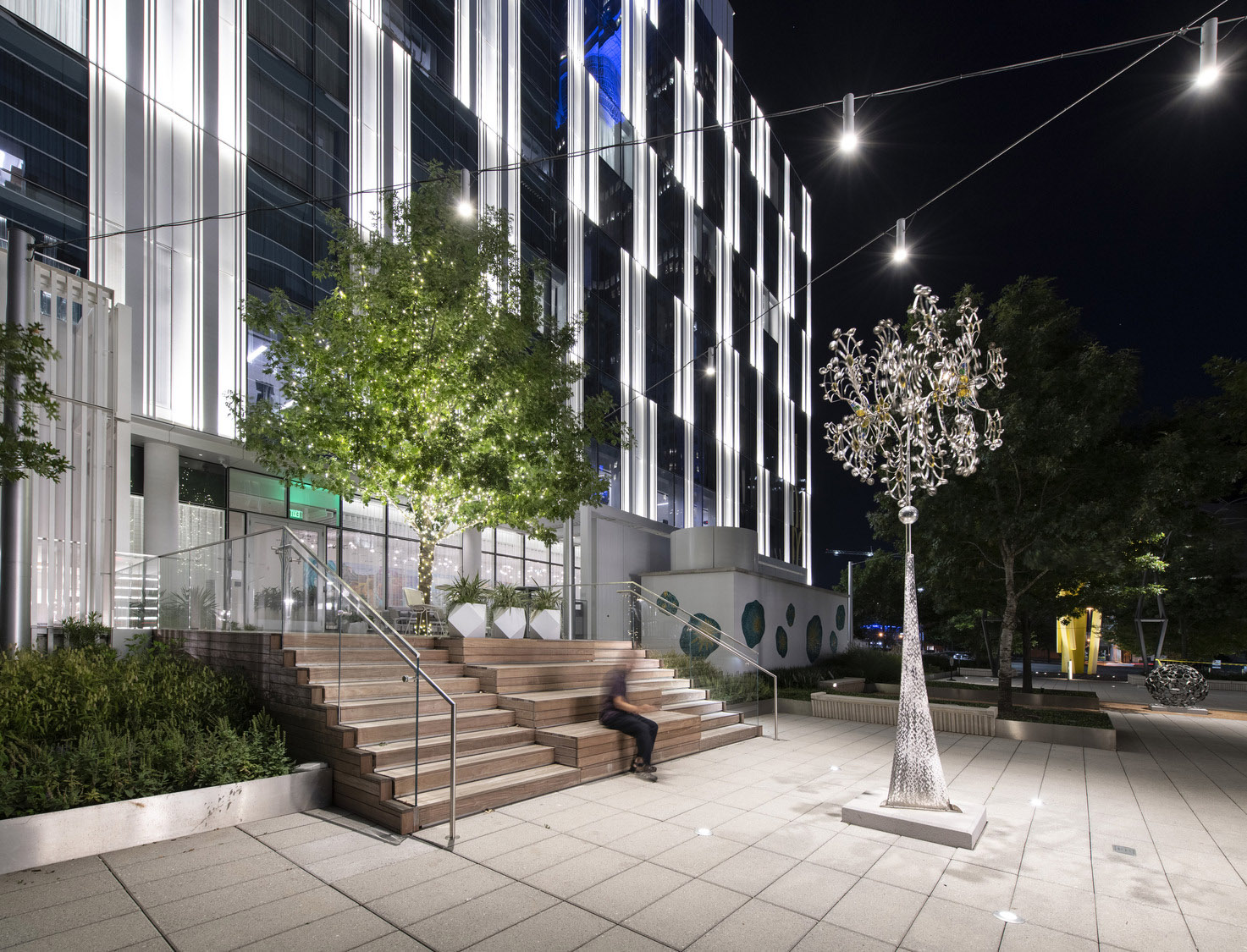 Hall Arts Hotel and Residences by HKS - 谷德设计网