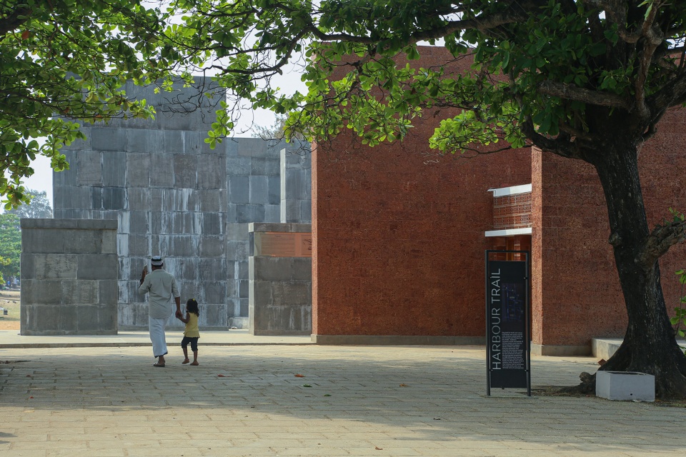 freedom square india by de earth architects
