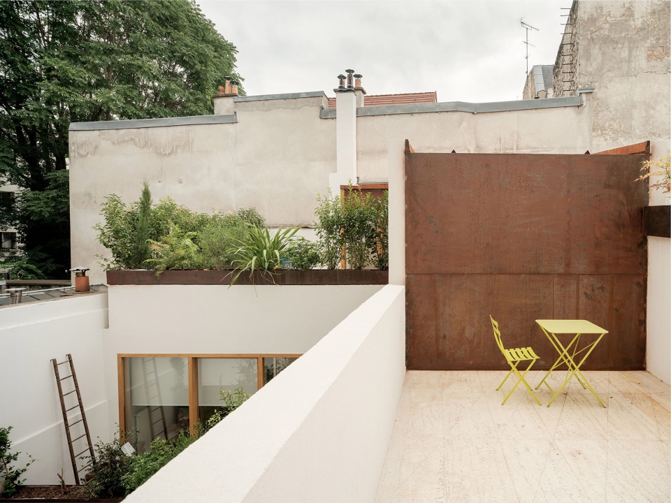 housing and ateliers in rue polonceau paris by yua studio darchitecture