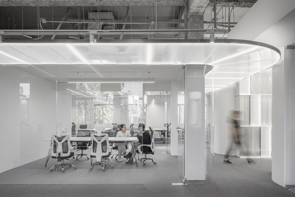 cyber white garden office space design for an advertising media firm beijing by ateliertree