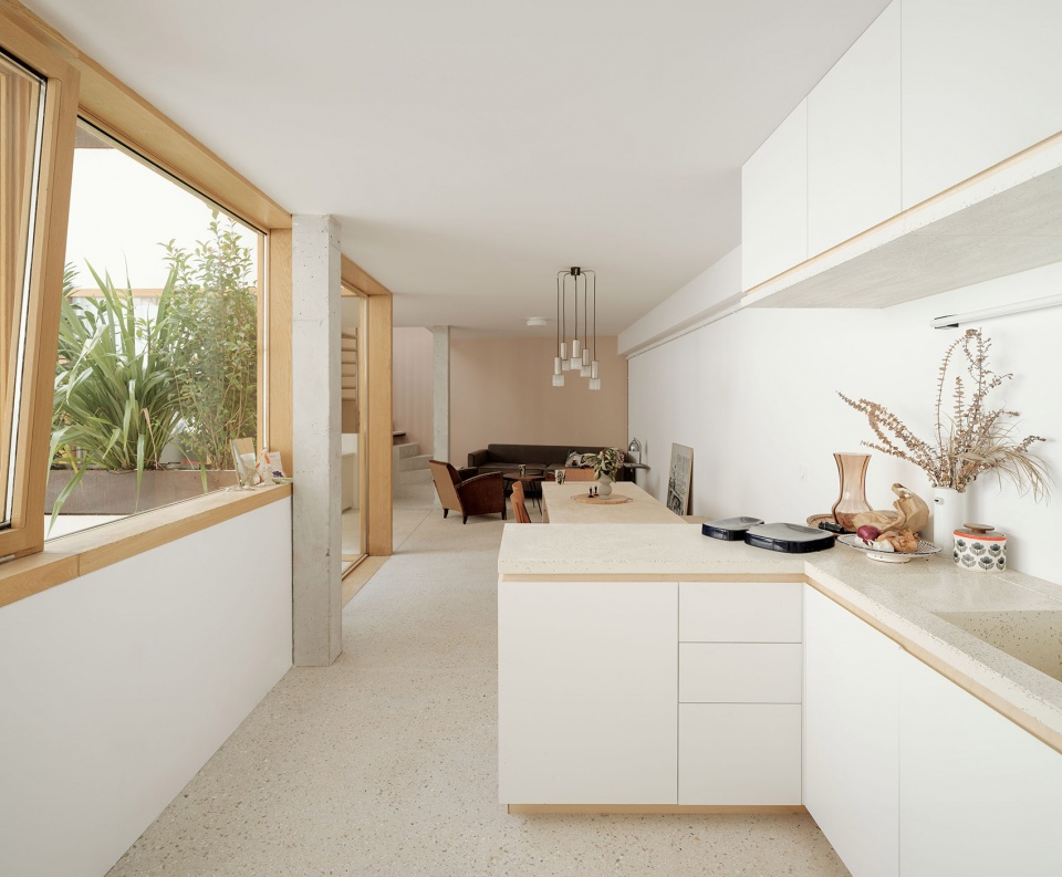 housing and ateliers in rue polonceau paris by yua studio darchitecture