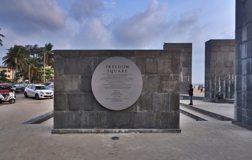 freedom square india by de earth architects