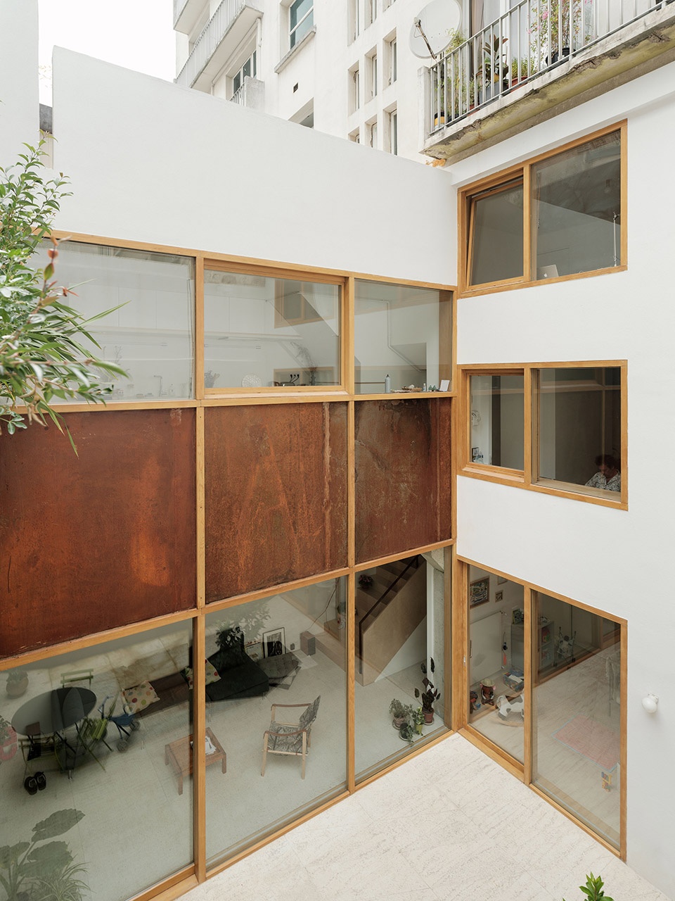 housing and ateliers in rue polonceau paris by yua studio darchitecture