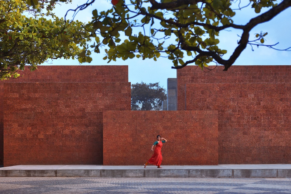 freedom square india by de earth architects