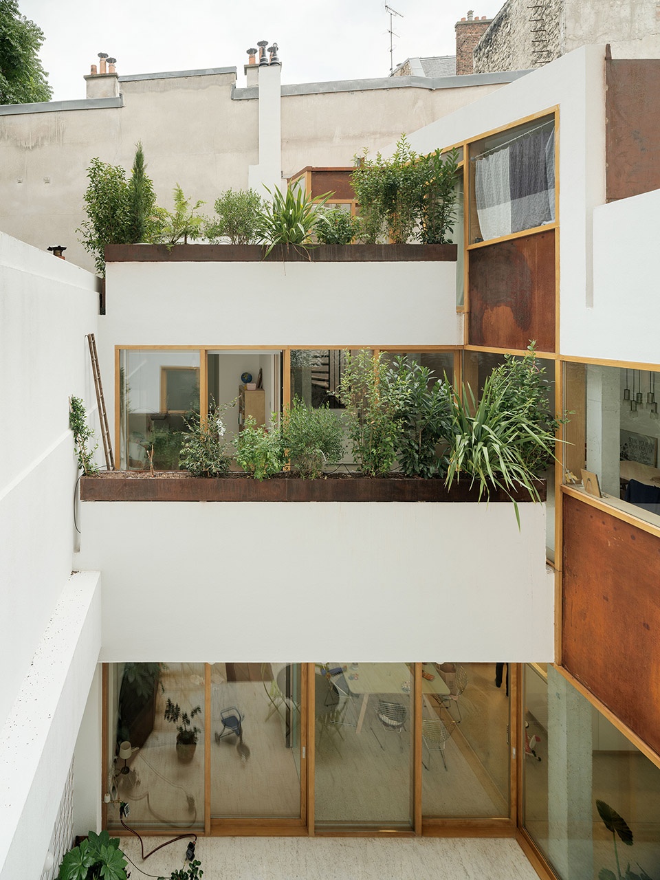 housing and ateliers in rue polonceau paris by yua studio darchitecture