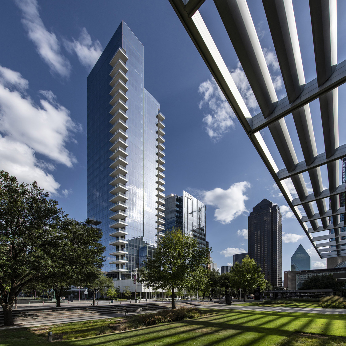 Hall Arts Hotel and Residences by HKS - 谷德设计网