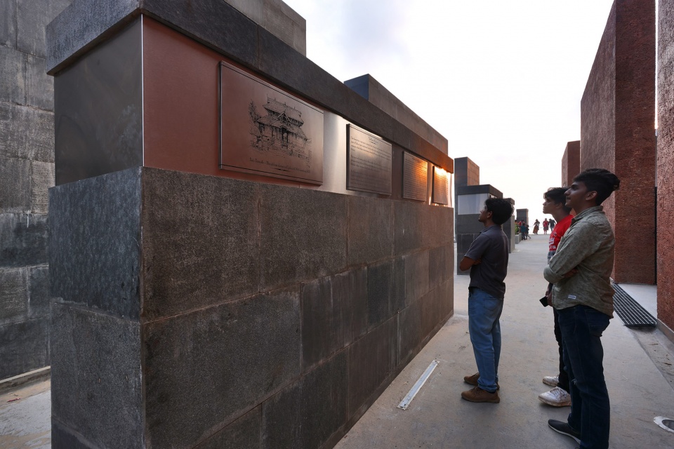 freedom square india by de earth architects