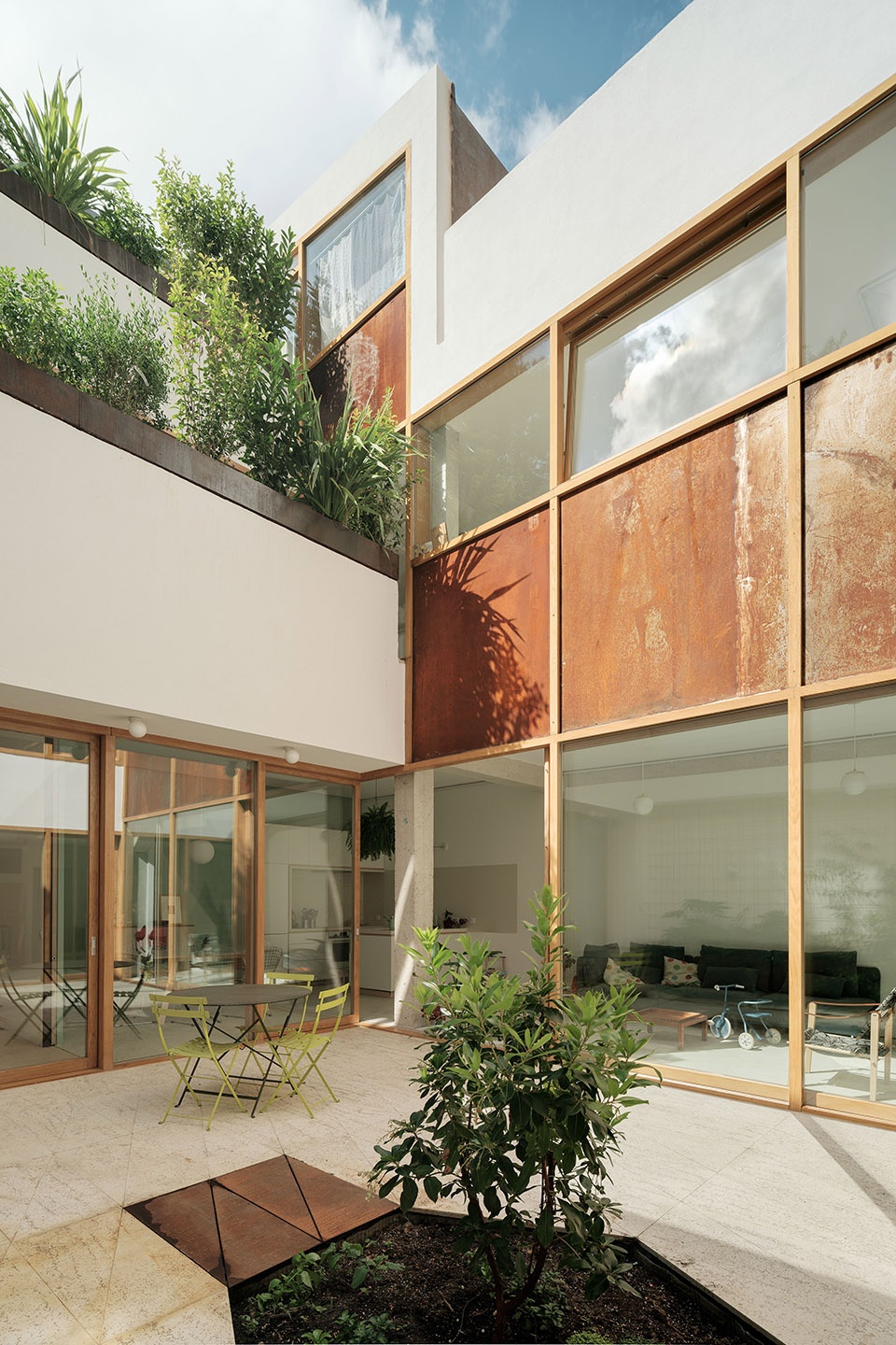 housing and ateliers in rue polonceau paris by yua studio darchitecture