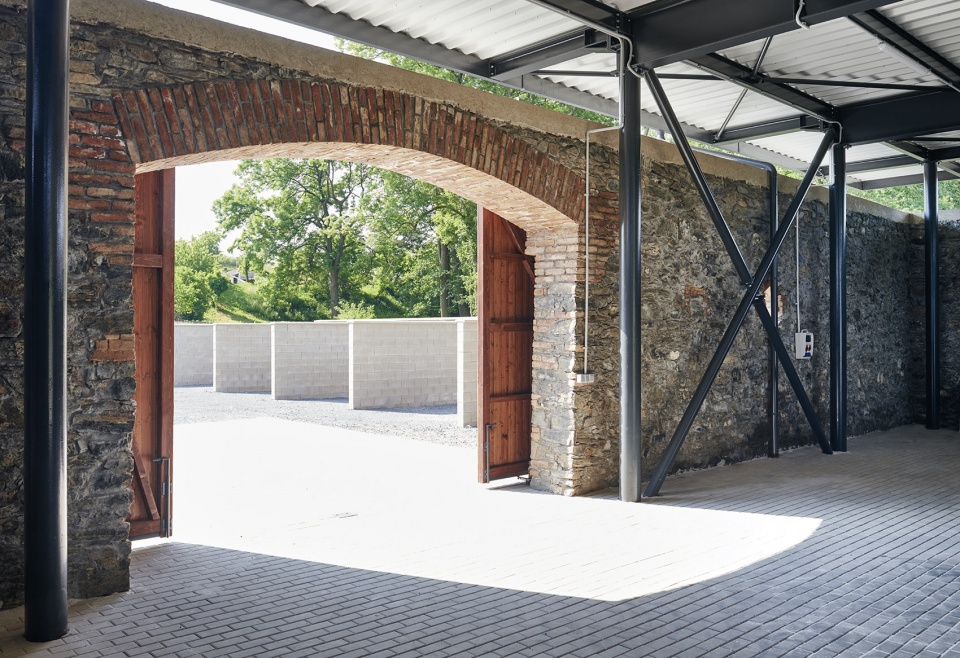 stodola 21 renovation czech by domyjinak architects11