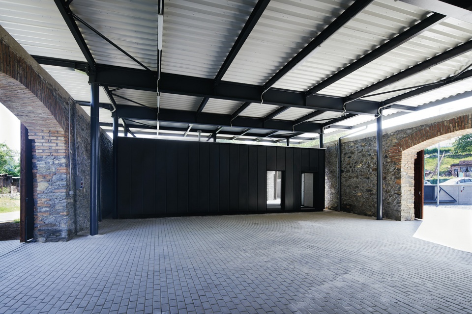 stodola 21 renovation czech by domyjinak architects15