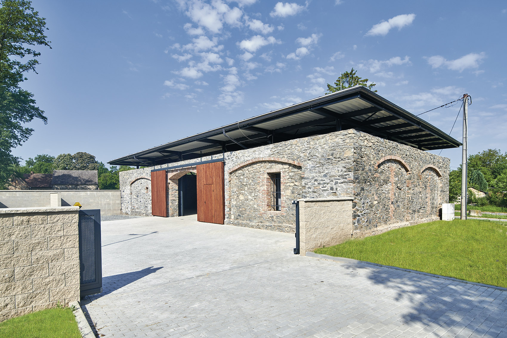 stodola 21 renovation czech by domyjinak architects7