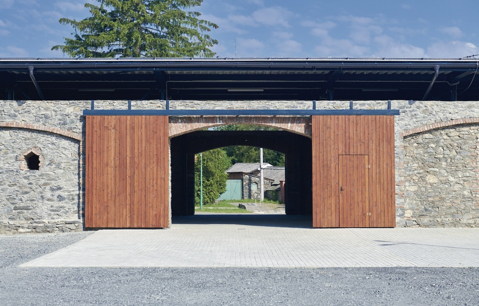 stodola 21 renovation czech by domyjinak architects8