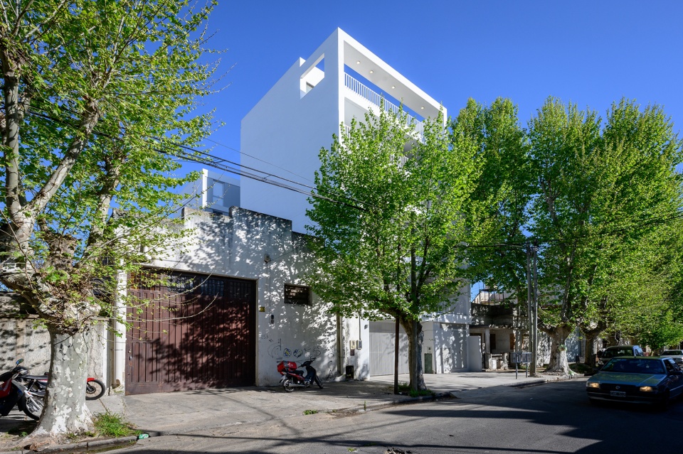 ocantos 235 building by masarqs