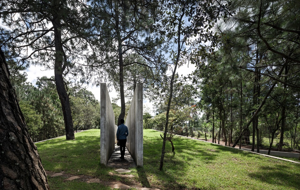 the hill in front the glen by hw studio