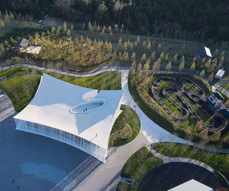 cang ma mountain flying carpet qingdao atour town parent kid centre china by gn architects