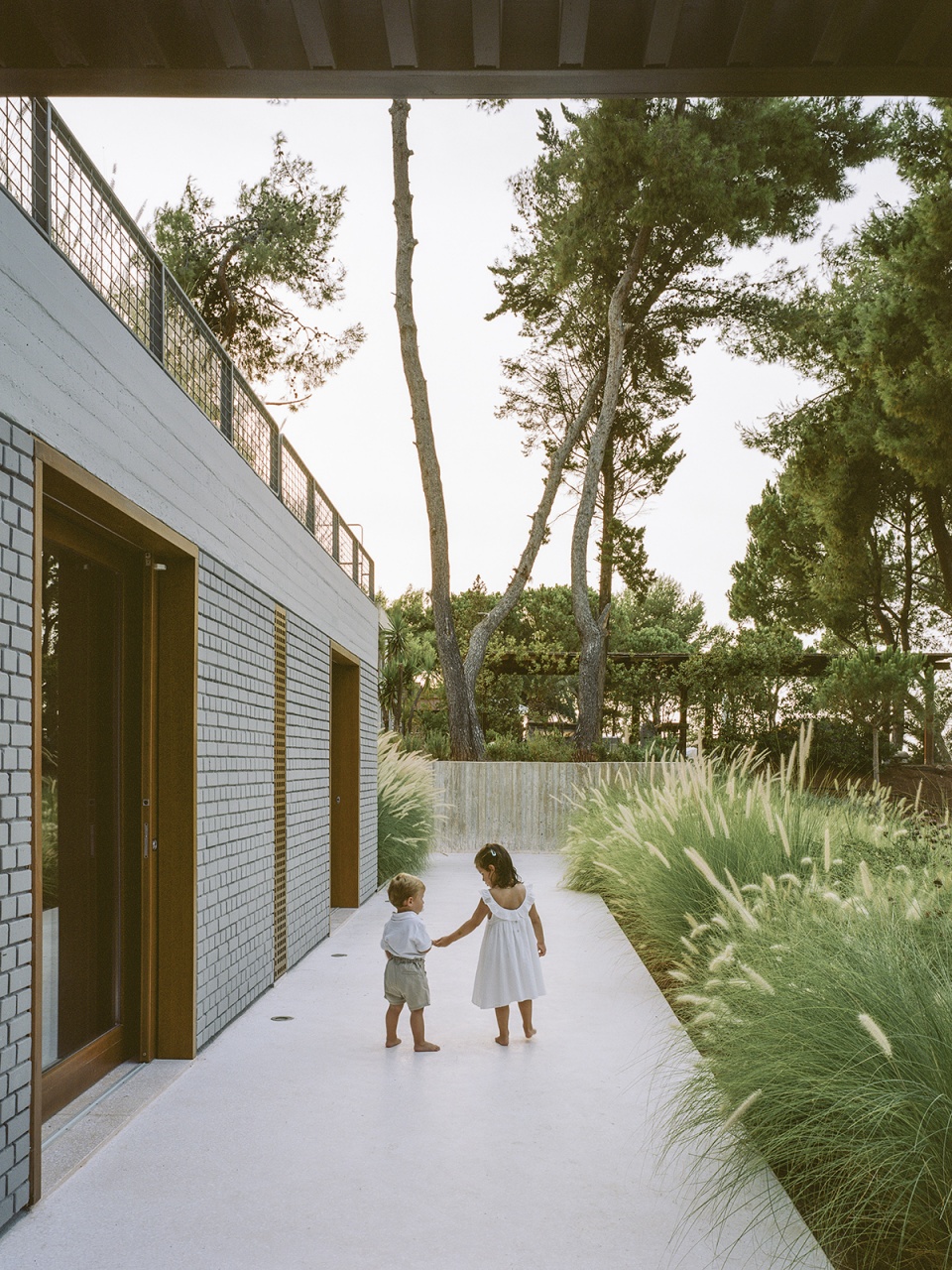 st minas house by neiheiser argyros