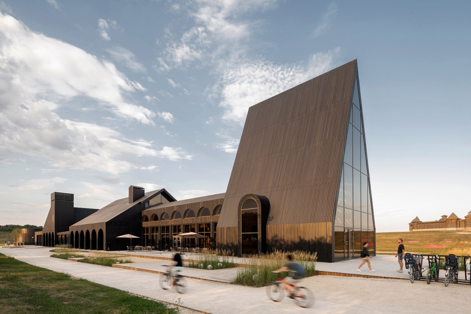the hospitality center in the park kudykina gora by megabudka