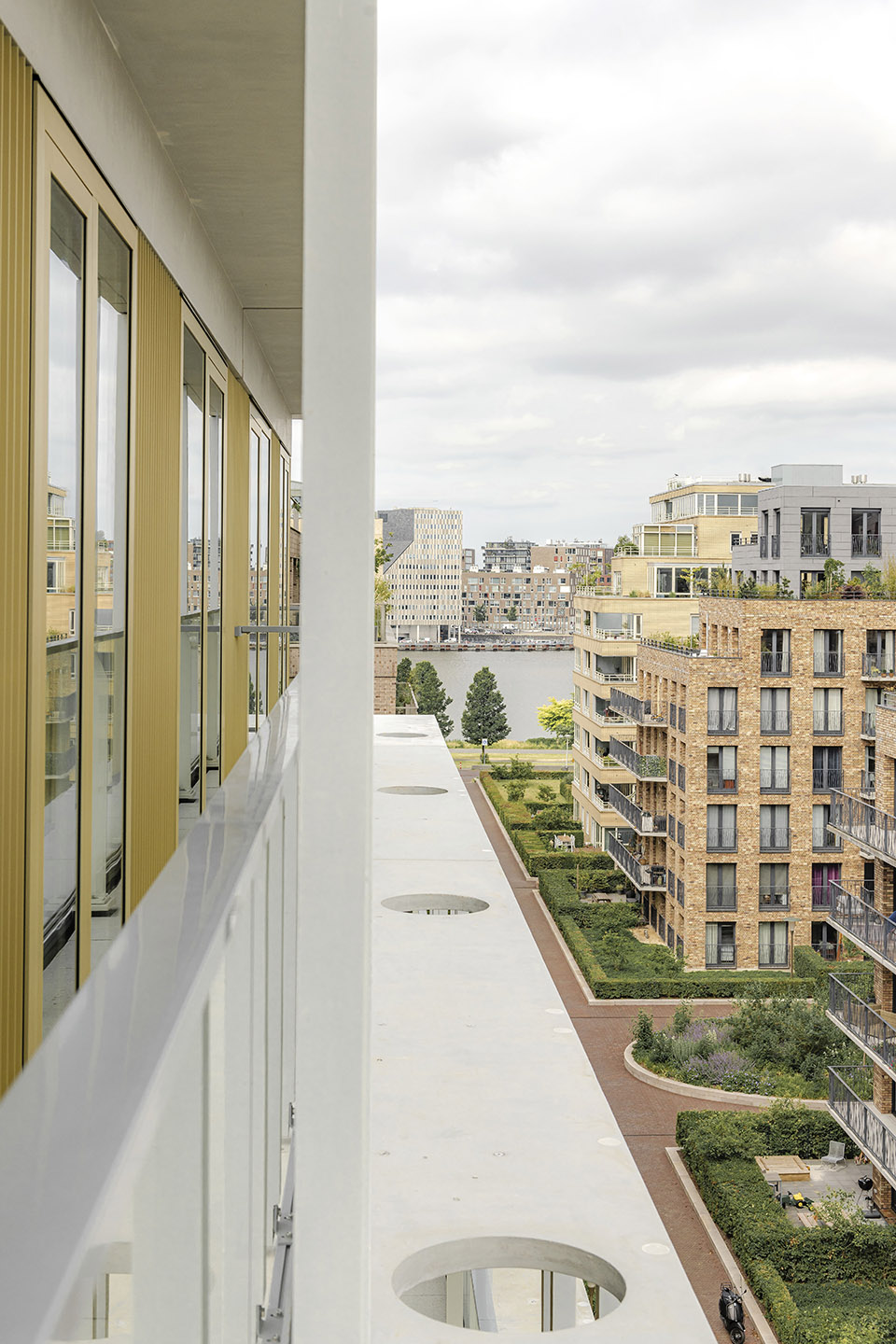 the line by orange architects