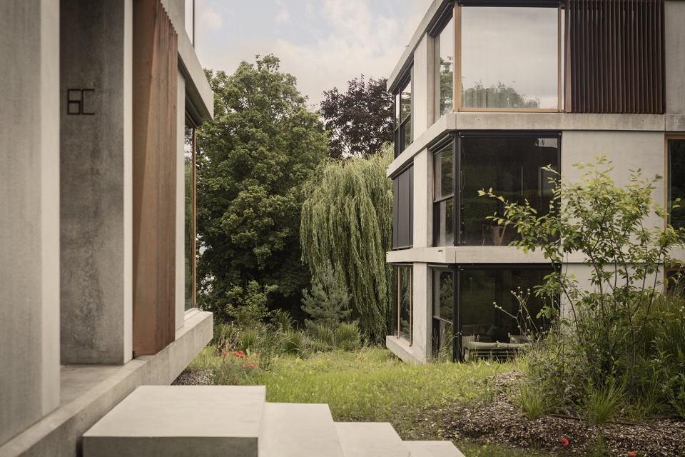 HMC P198 19 by Philippe Meyer Architecte