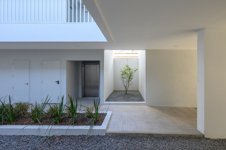 ocantos 235 building by masarqs