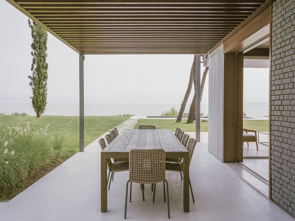 st minas house by neiheiser argyros