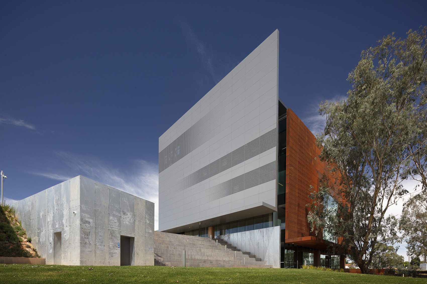 shepparton art museum by denton corker marshall
