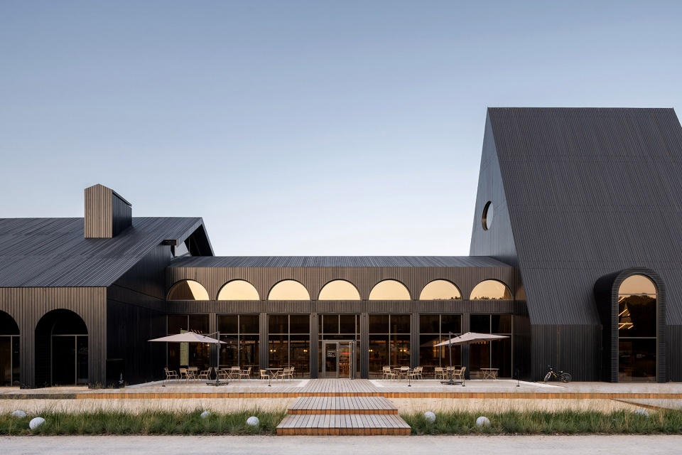 the hospitality center in the park kudykina gora by megabudka
