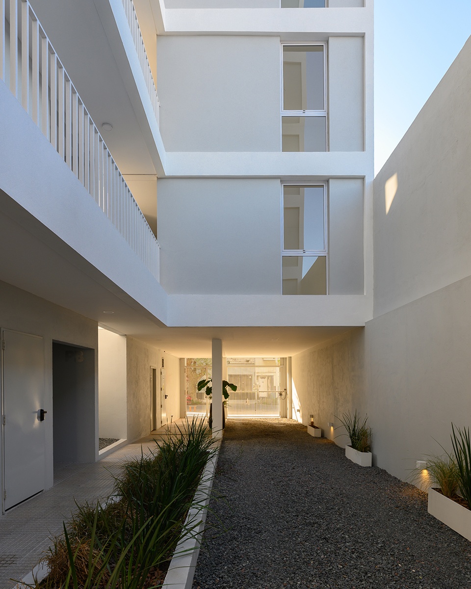 ocantos 235 building by masarqs