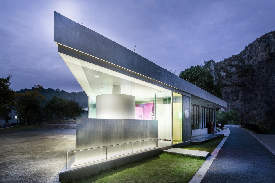 phoenix international creative park lansing toilet by lsd architects