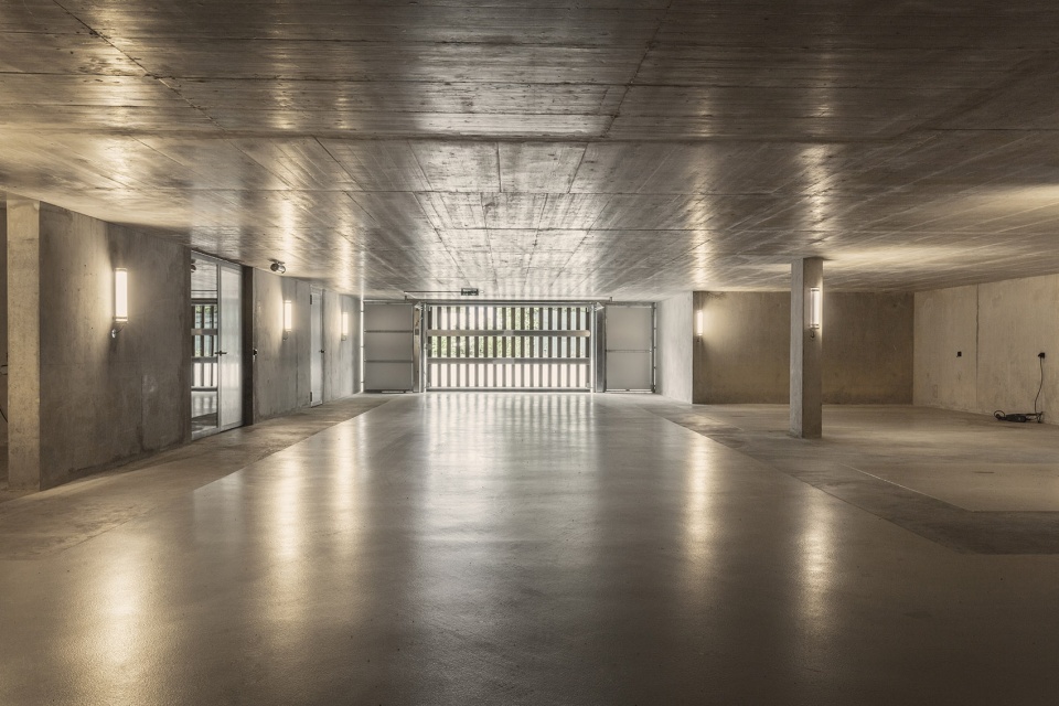 HMC P198 19 by Philippe Meyer Architecte