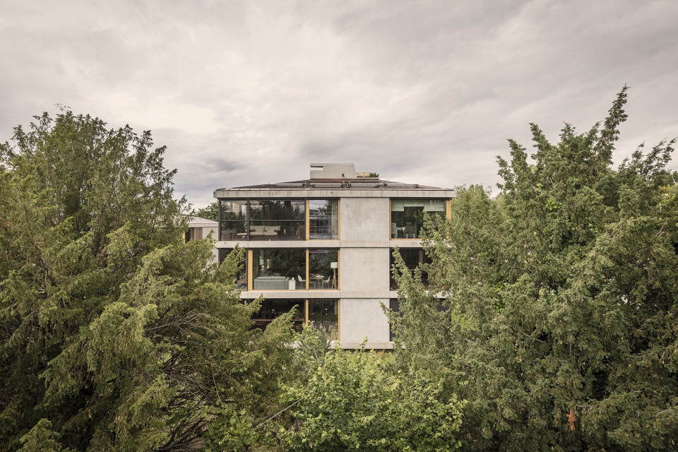 HMC P198 19 by Philippe Meyer Architecte