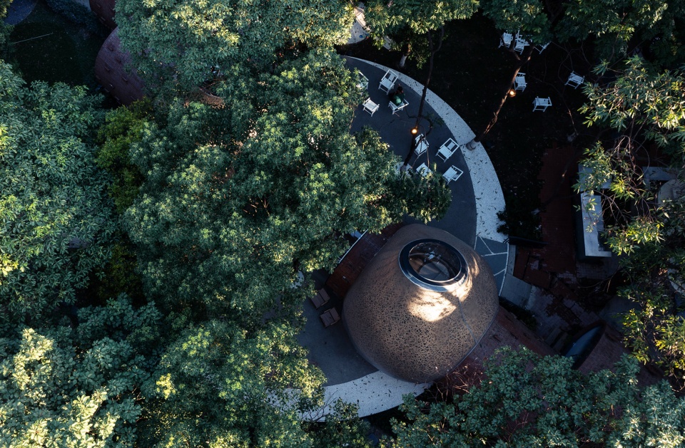 miss dong and martin public art space china by chengdu zaixing architectural desgin firm
