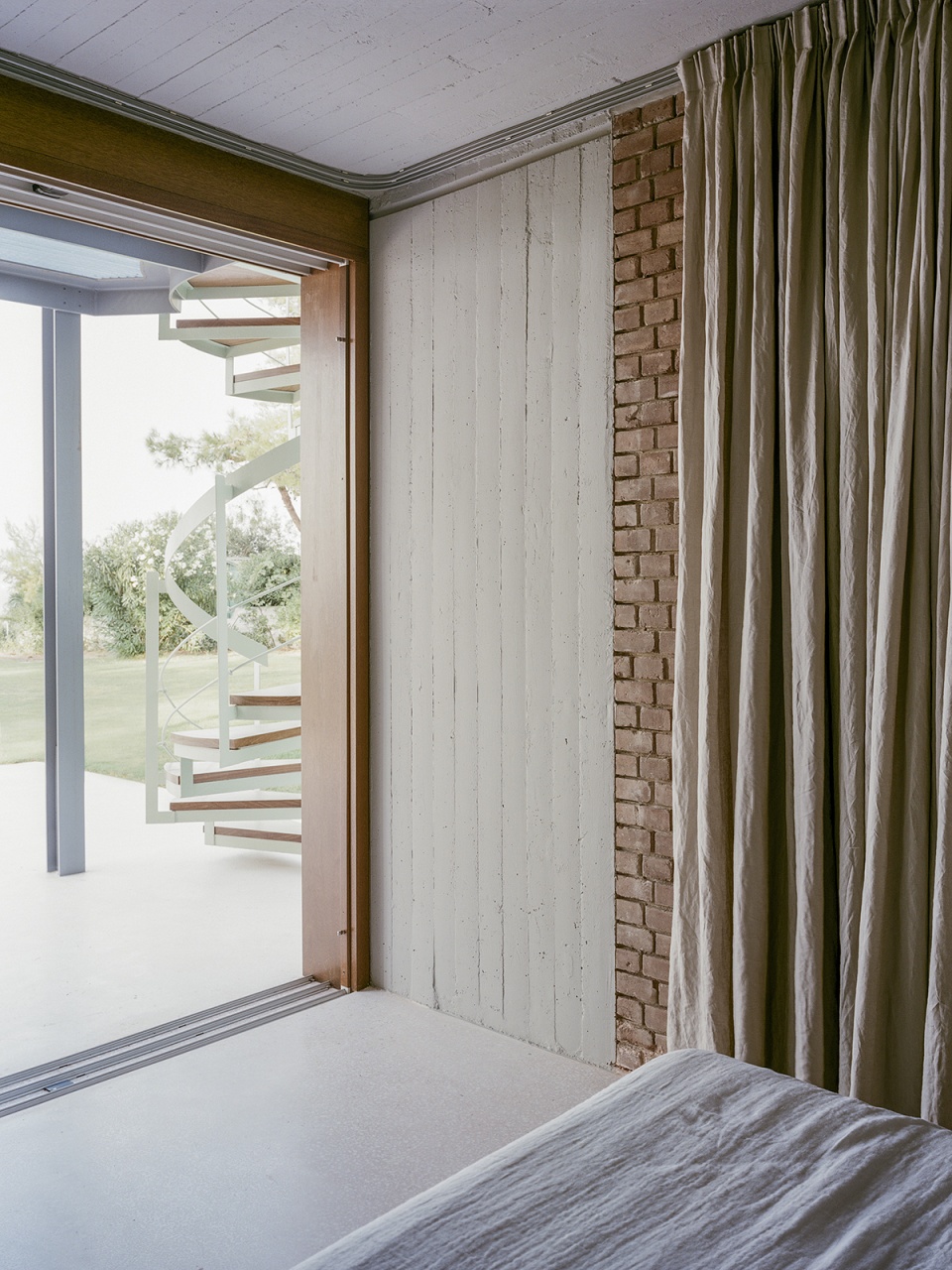 st minas house by neiheiser argyros