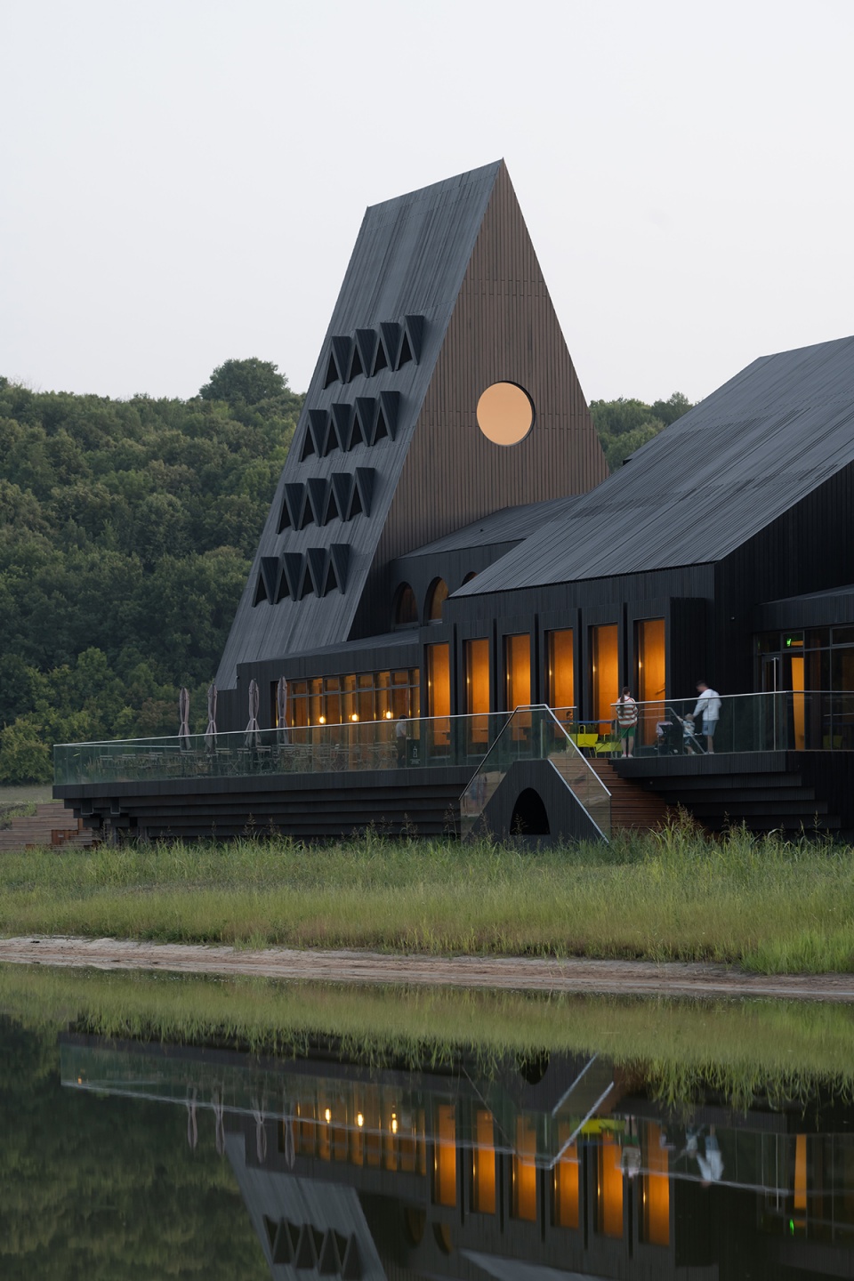 the hospitality center in the park kudykina gora by megabudka