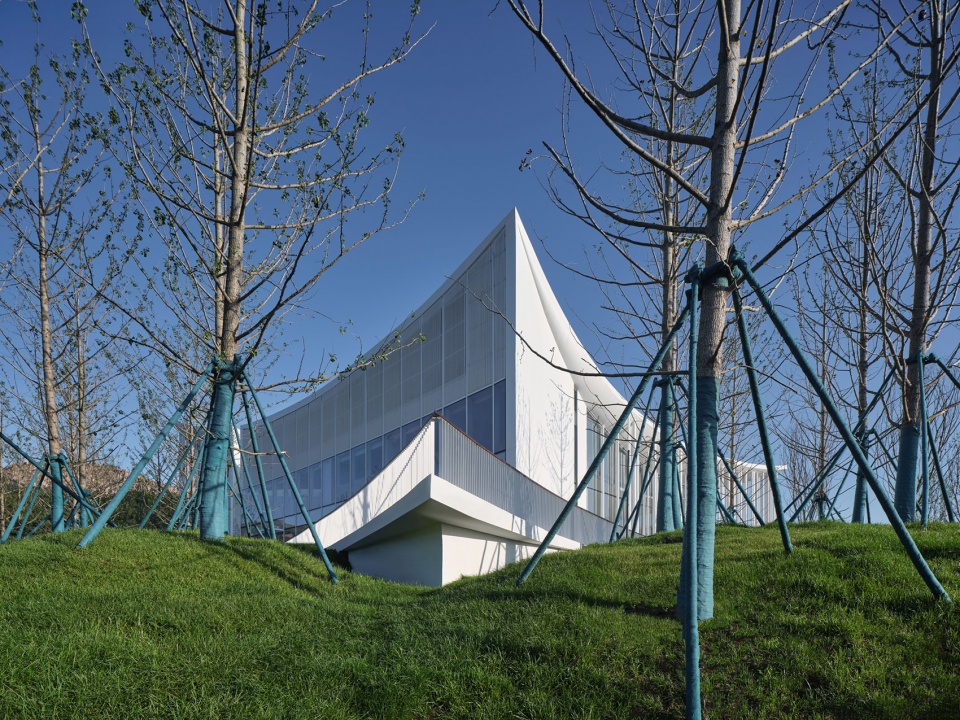 cang ma mountain flying carpet qingdao atour town parent kid centre china by gn architects