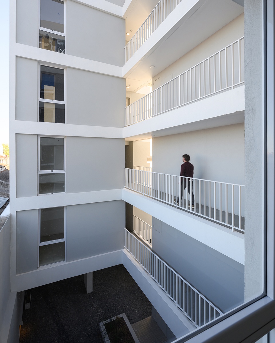 ocantos 235 building by masarqs